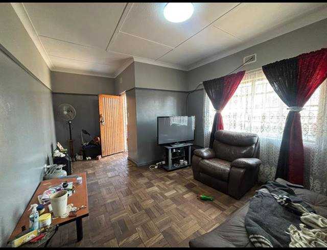 2 BEDROOM HOUSE FOR SALE IN NEWLANDS